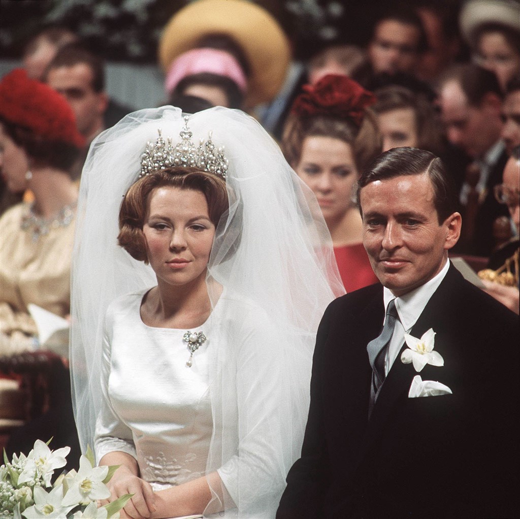 Royaal terugblikken: 55 jaar geleden trouwden Beatrix en Claus